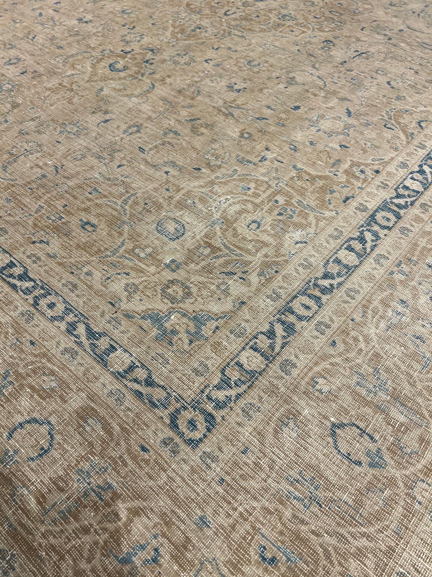 Elegant Antique Distressed Keshan Wool Rug MP5287 - 7.5 x 10.3