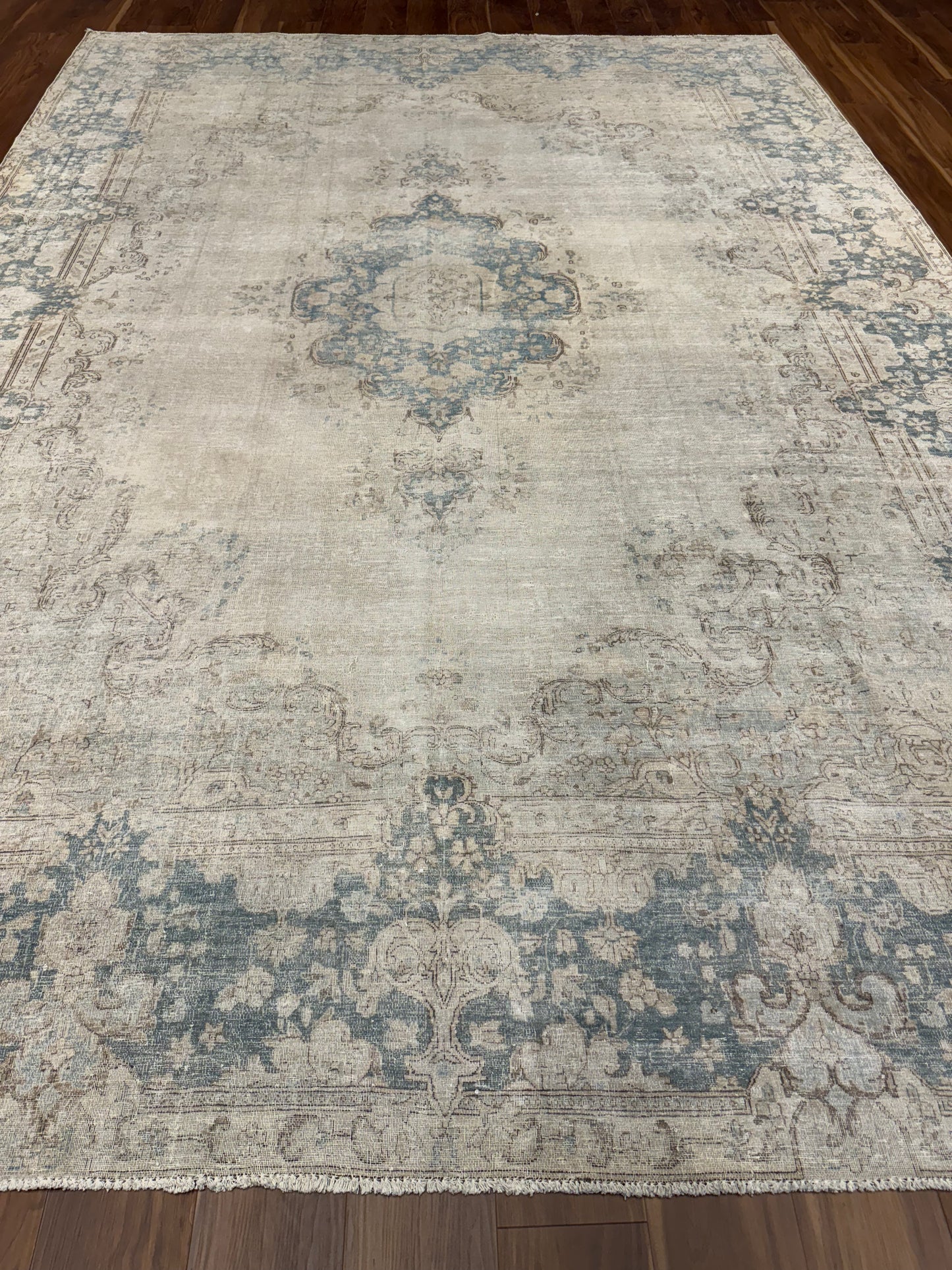 Vintage Persian MP6212 - 9.7 x 13.11