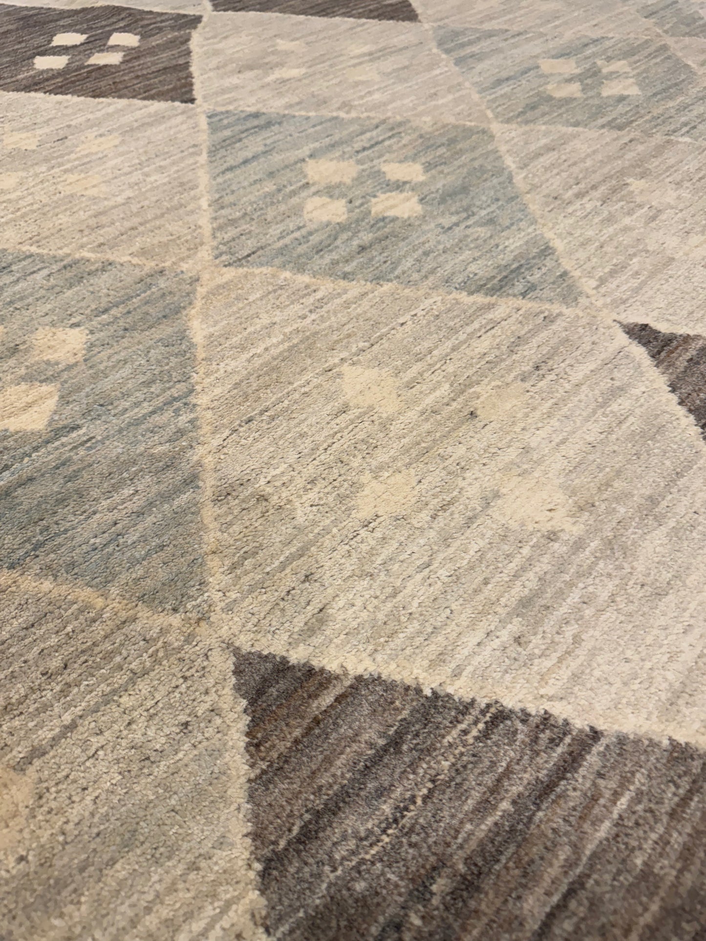 Modern Geometric MP6484 - 8.1 x 9.10