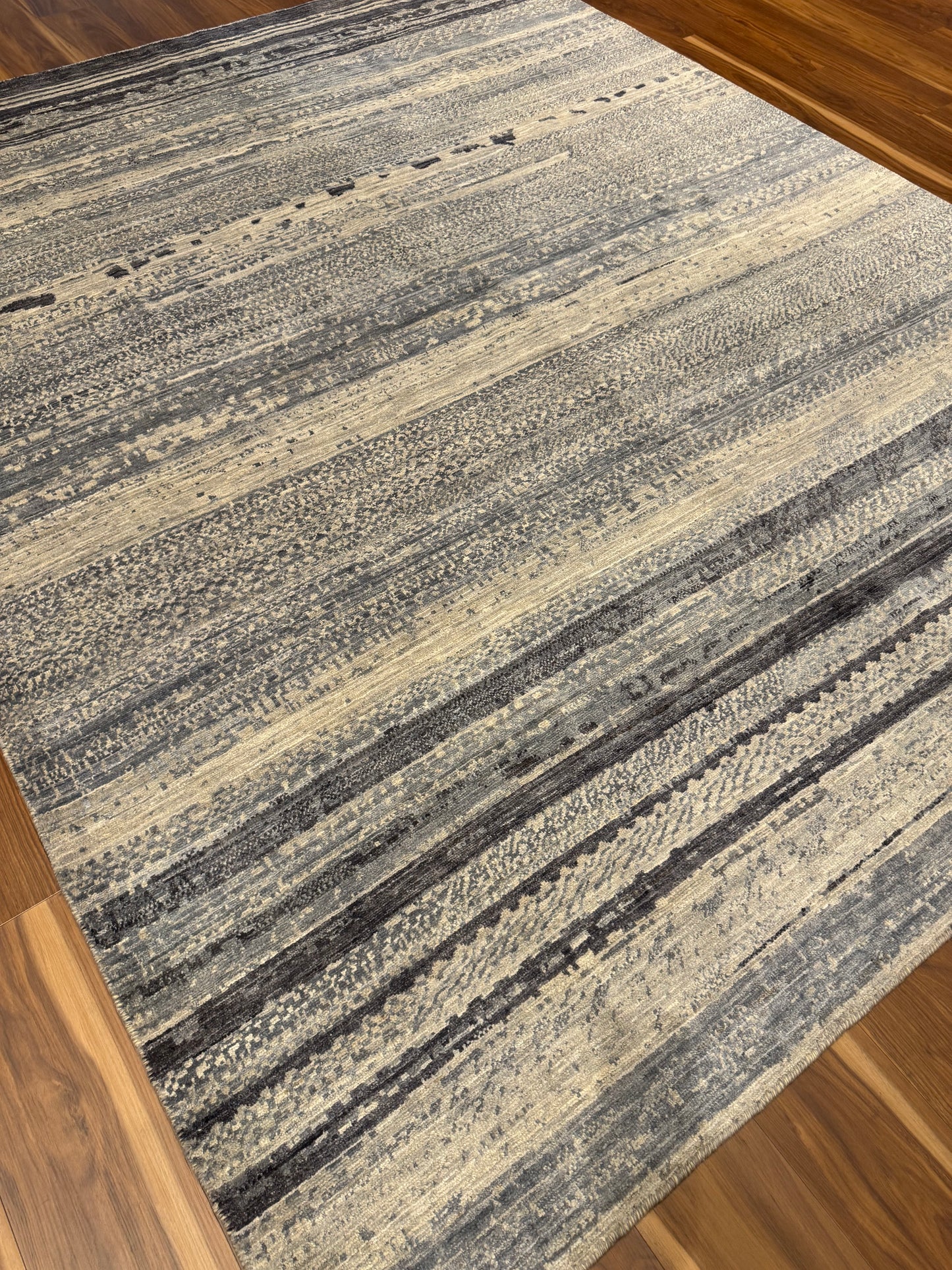 Modern Striped MP6490 - 7.11 x 9.9