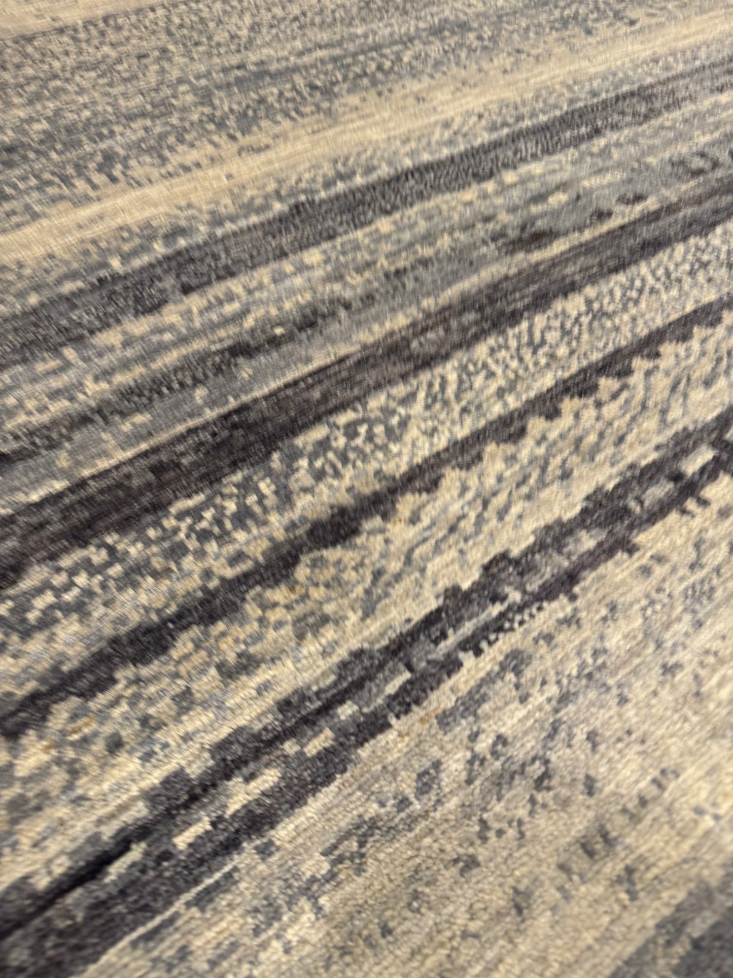 Modern Striped MP6490 - 7.11 x 9.9