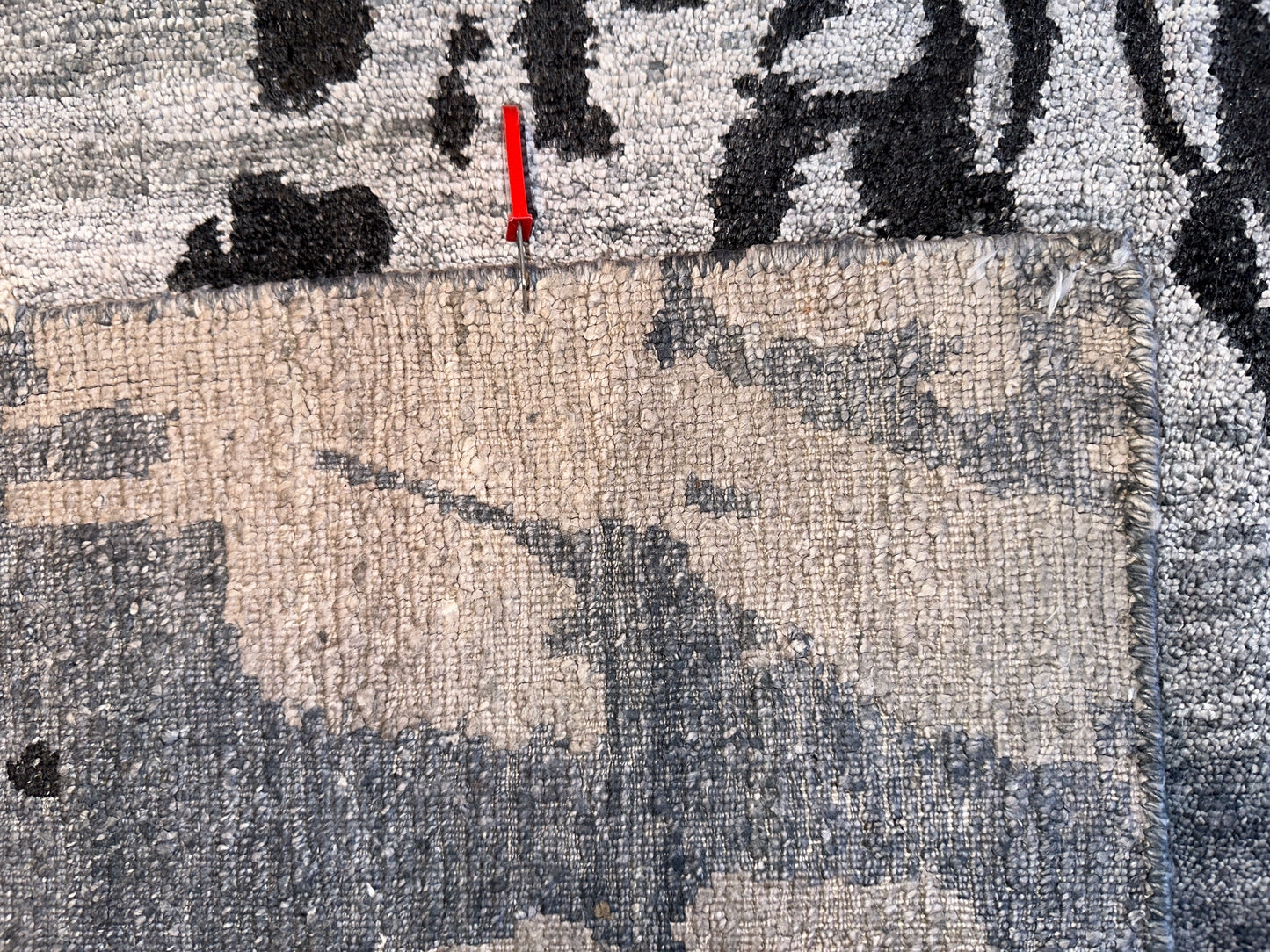 Modern Damask SR6028 - 9 x 12