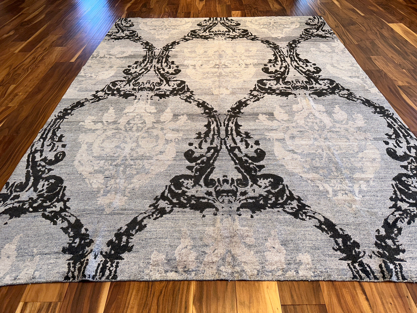 Modern Damask SR6028 - 9 x 12