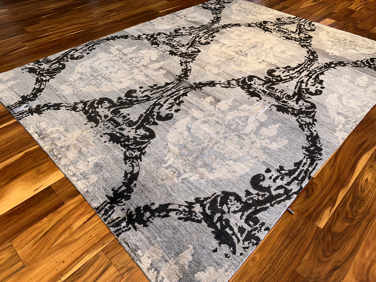Modern Damask SR6028 - 9 x 12