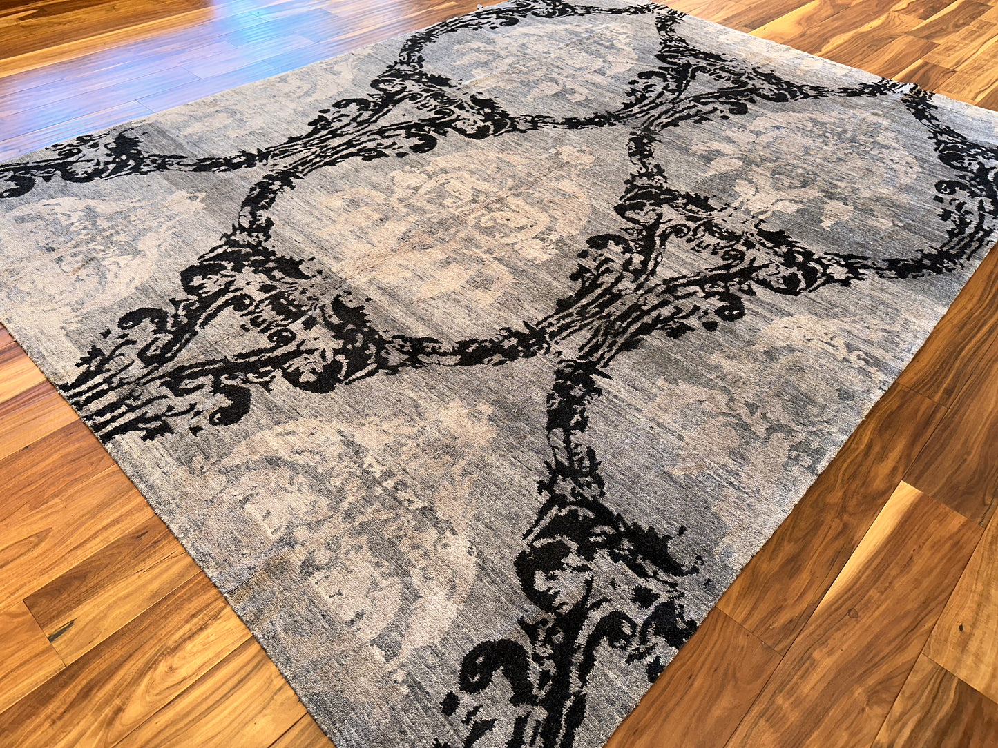 Modern Damask SR6028 - 9 x 12