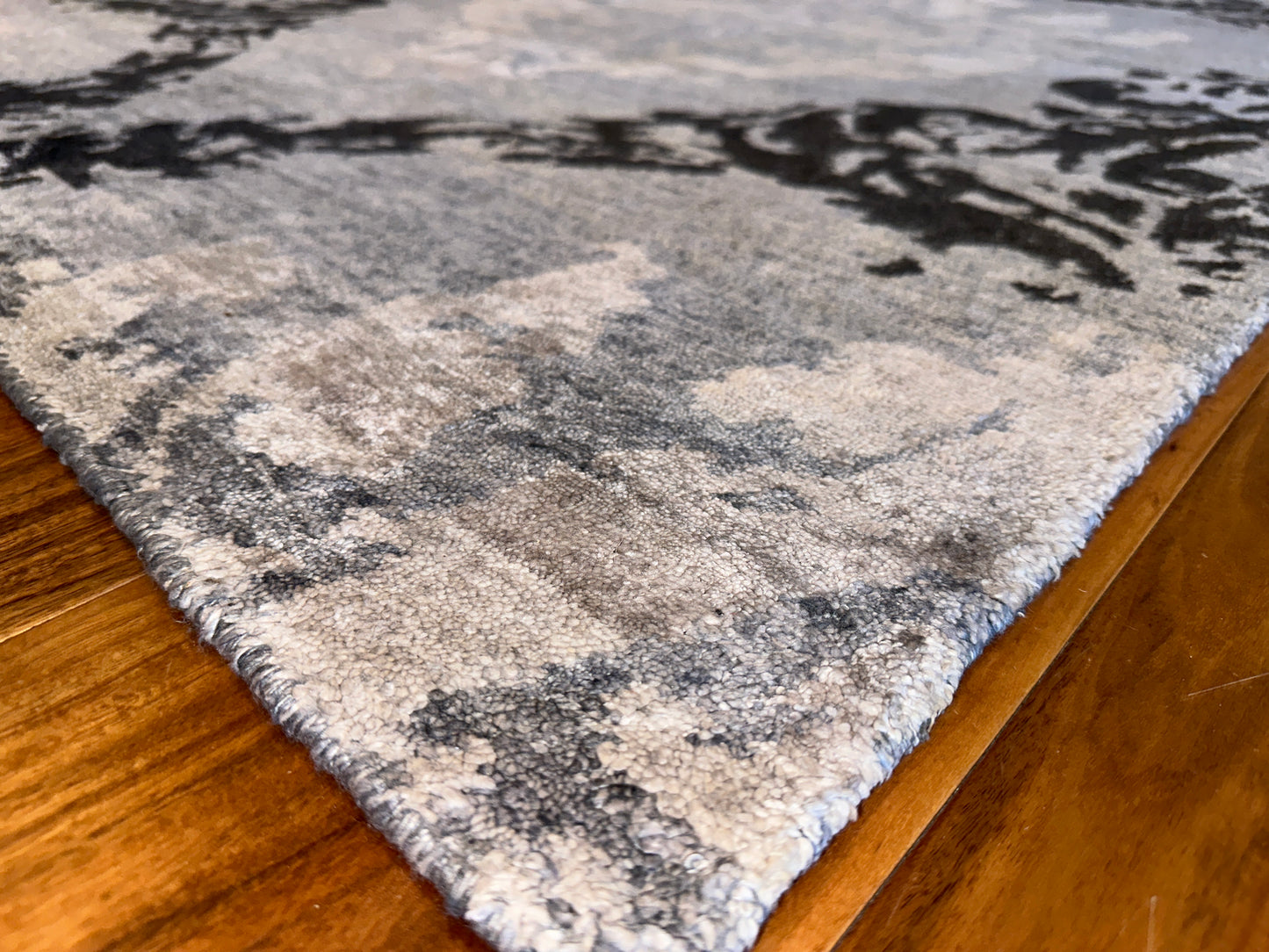 Modern Damask SR6028 - 9 x 12