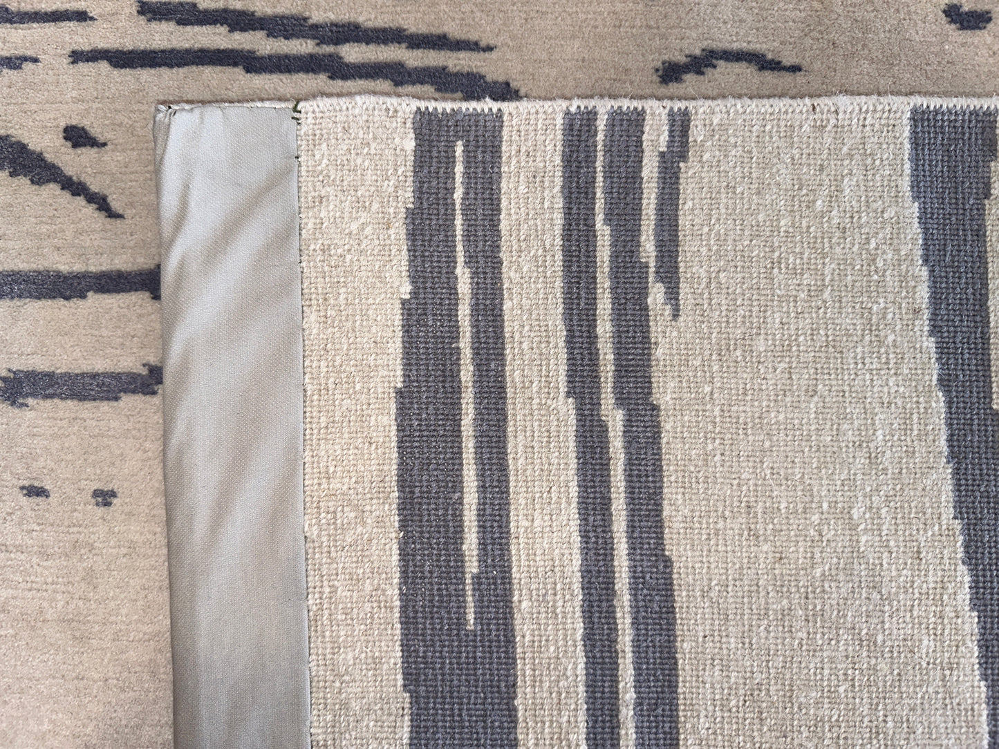 Modern Striped SR7483 - 8.1 x 10