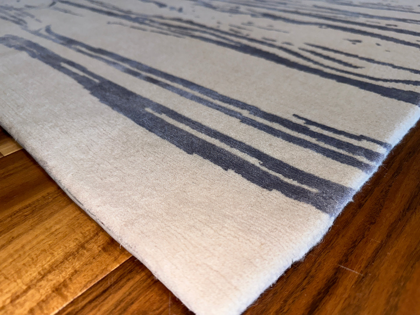 Modern Striped SR7483 - 8.1 x 10