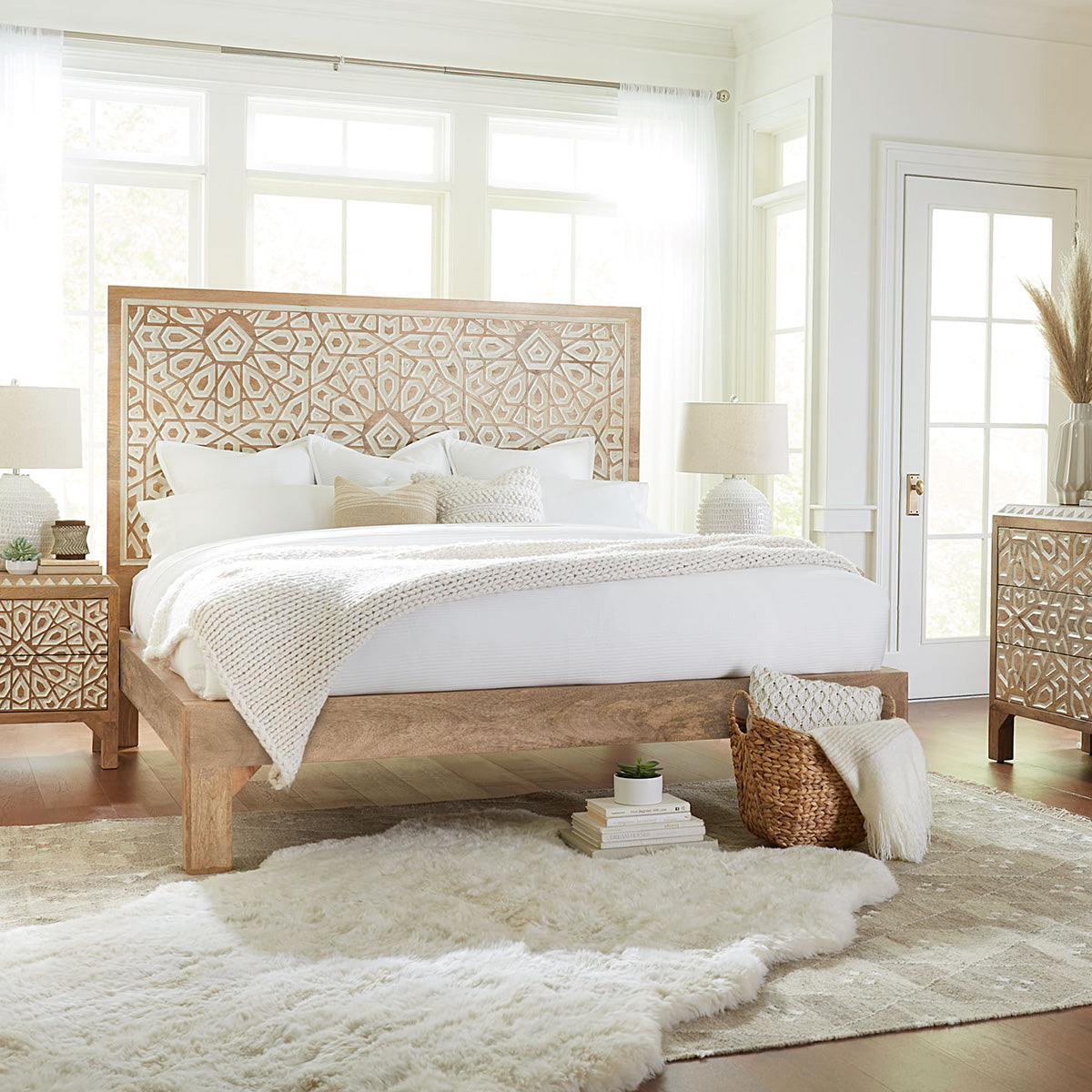 82" Carved Natural White King Size Bed