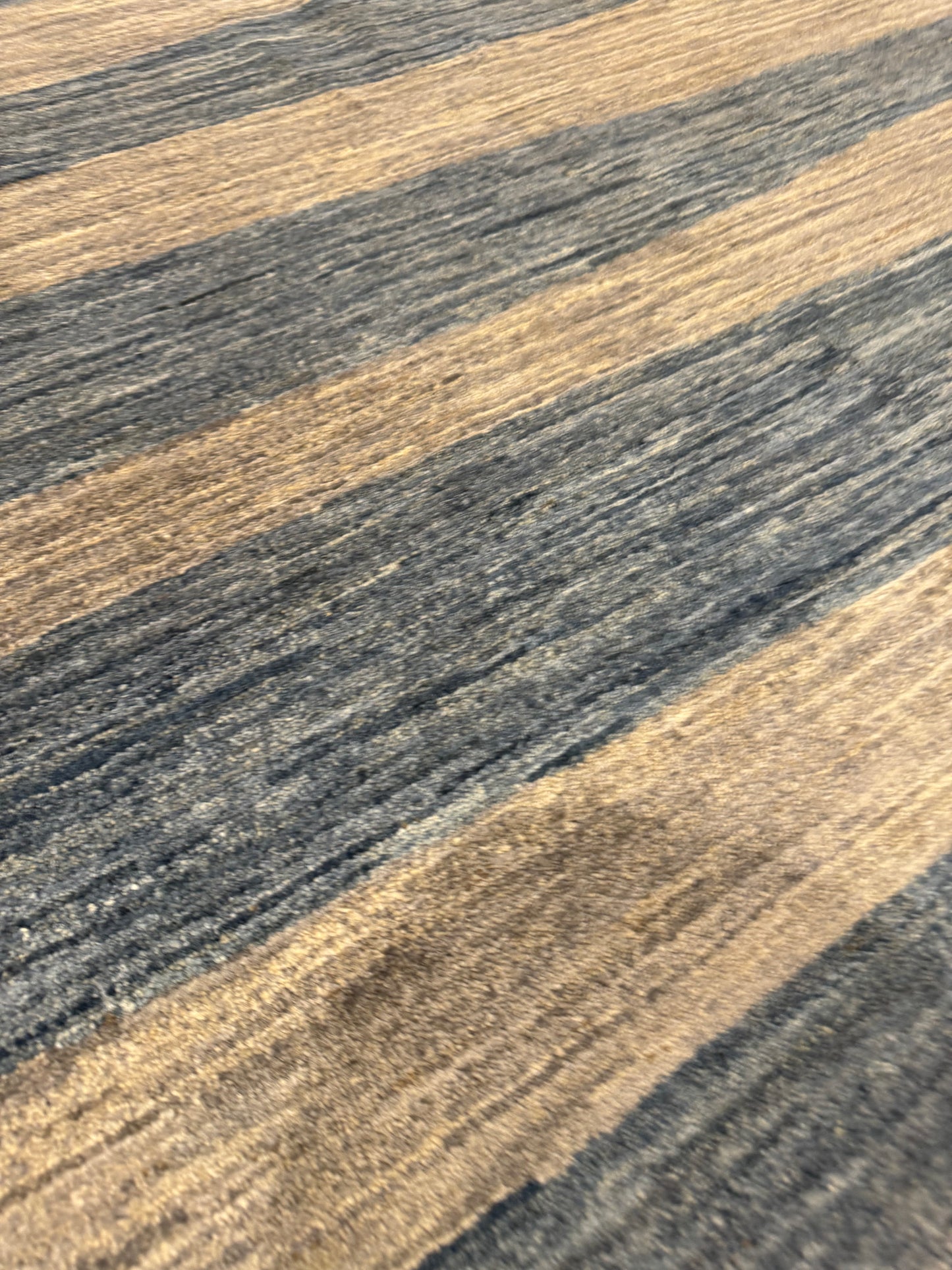 Modern Striped MP6469 - 7.11 x 9.8